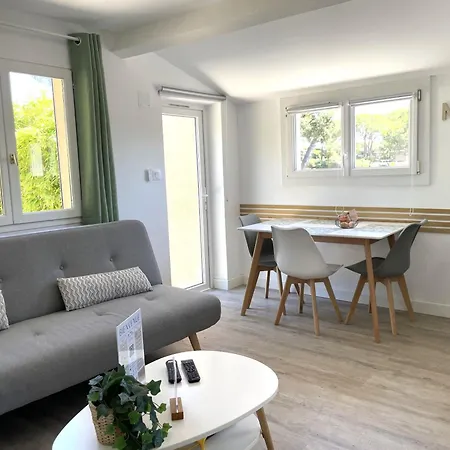 Villa L'auguière Est, Maisonnette Sans Vis-à-vis Et Au Calme Avec Vue Sur Les Vignes Hyères