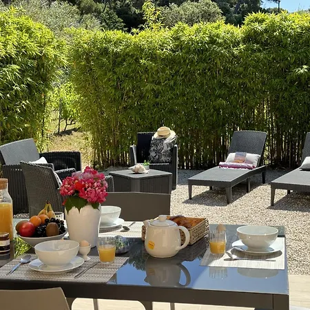L'auguiere Est, Maisonnette Sans Vis-a-vis Et Au Calme Avec Vue Sur Les Vignes