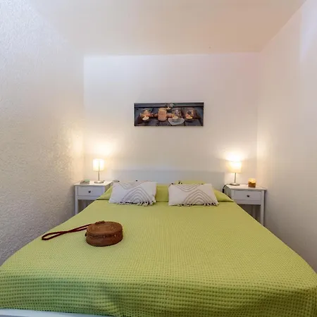 L'auguiere Est, Maisonnette Sans Vis-a-vis Et Au Calme Avec Vue Sur Les Vignes Hyeres